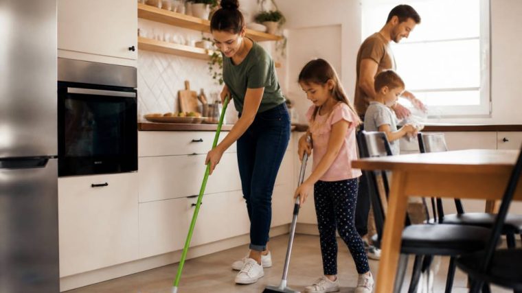 Répartir les tâches à la maison sans s’épuiser : organiser la vie familiale de façon plus équitable