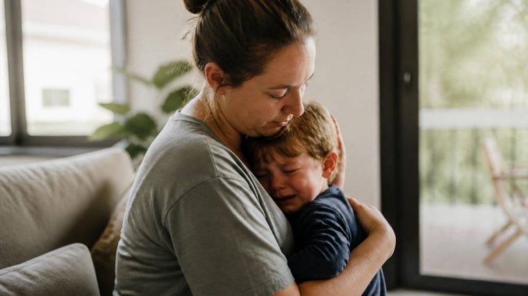 Apaiser les crises de colère chez l’enfant : méthodes douces pour traverser les tempêtes émotionnelles