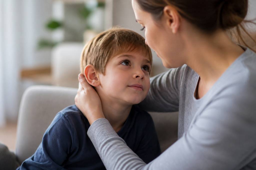 Les besoins émotionnels de l’enfant selon son âge : ce qu’il faut savoir pour l’aider à grandir