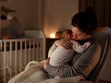 Le sommeil de bébé comprendre les réveils nocturnes pour mieux accompagner les nuits