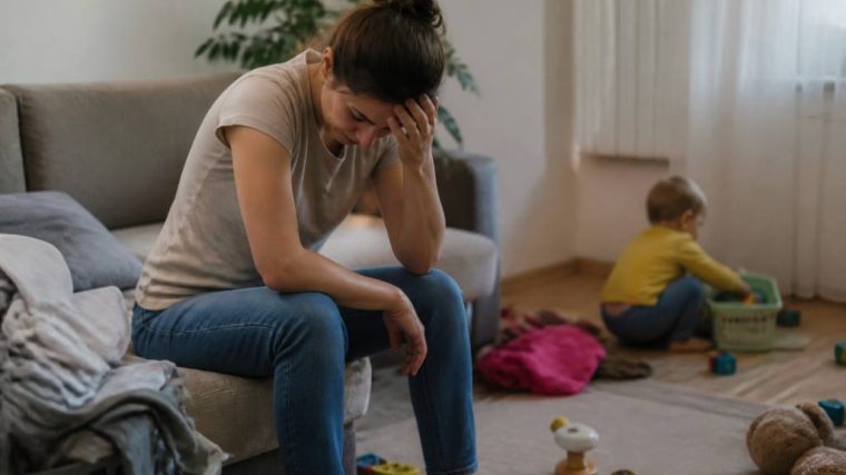 Burn out maternelle : comment le reconnaître et s’en sortir
